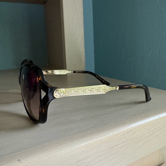 Gorgeous authentic Gucci sunglasses. Great condition! - Picture 6 of 6